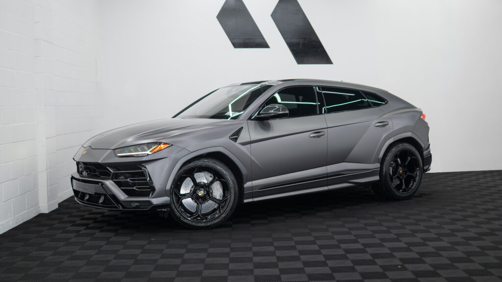 Lamborghini Urus (Silver)