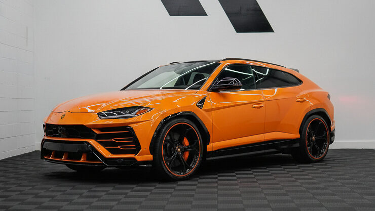 Lamborghini Urus (Orange) Rental