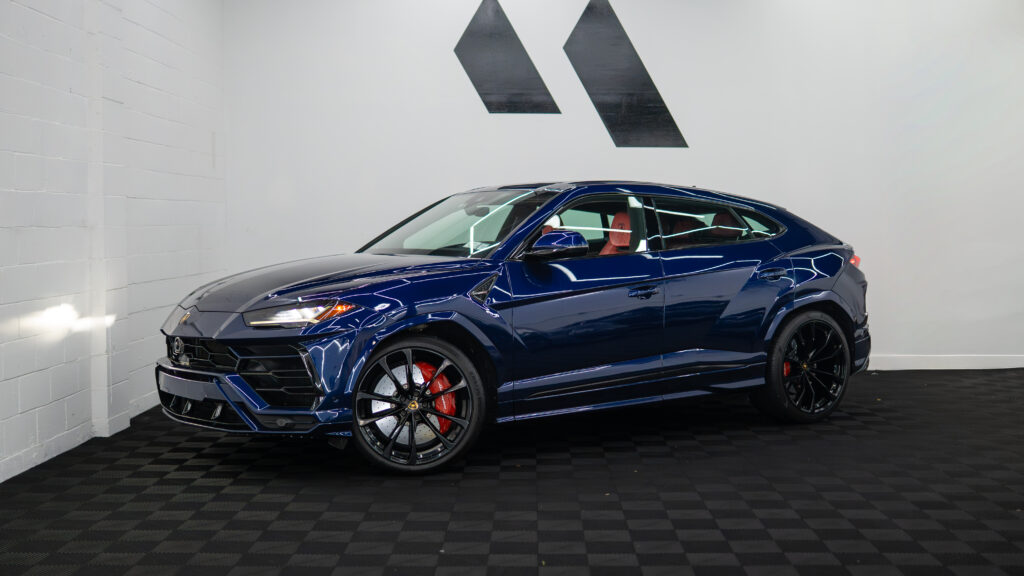 Lamborghini Urus (Blue) Rental