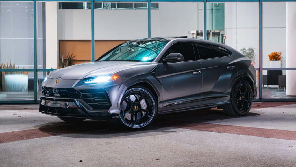 Lamborghini Urus (Silver)