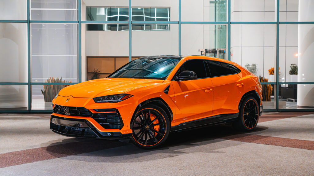 Lamborghini Urus (Orange) Rental