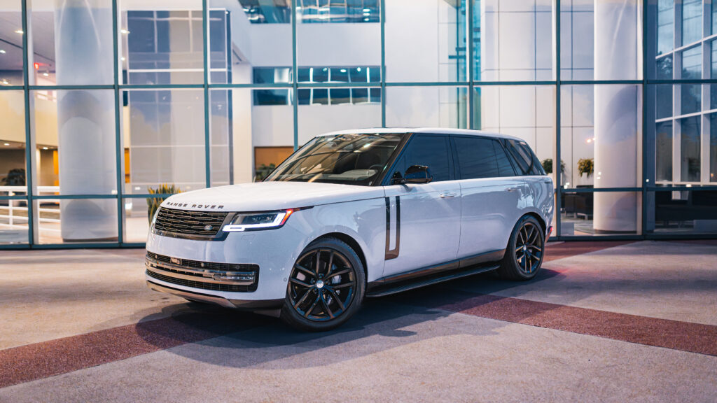 Land Rover Range Rover SE rental