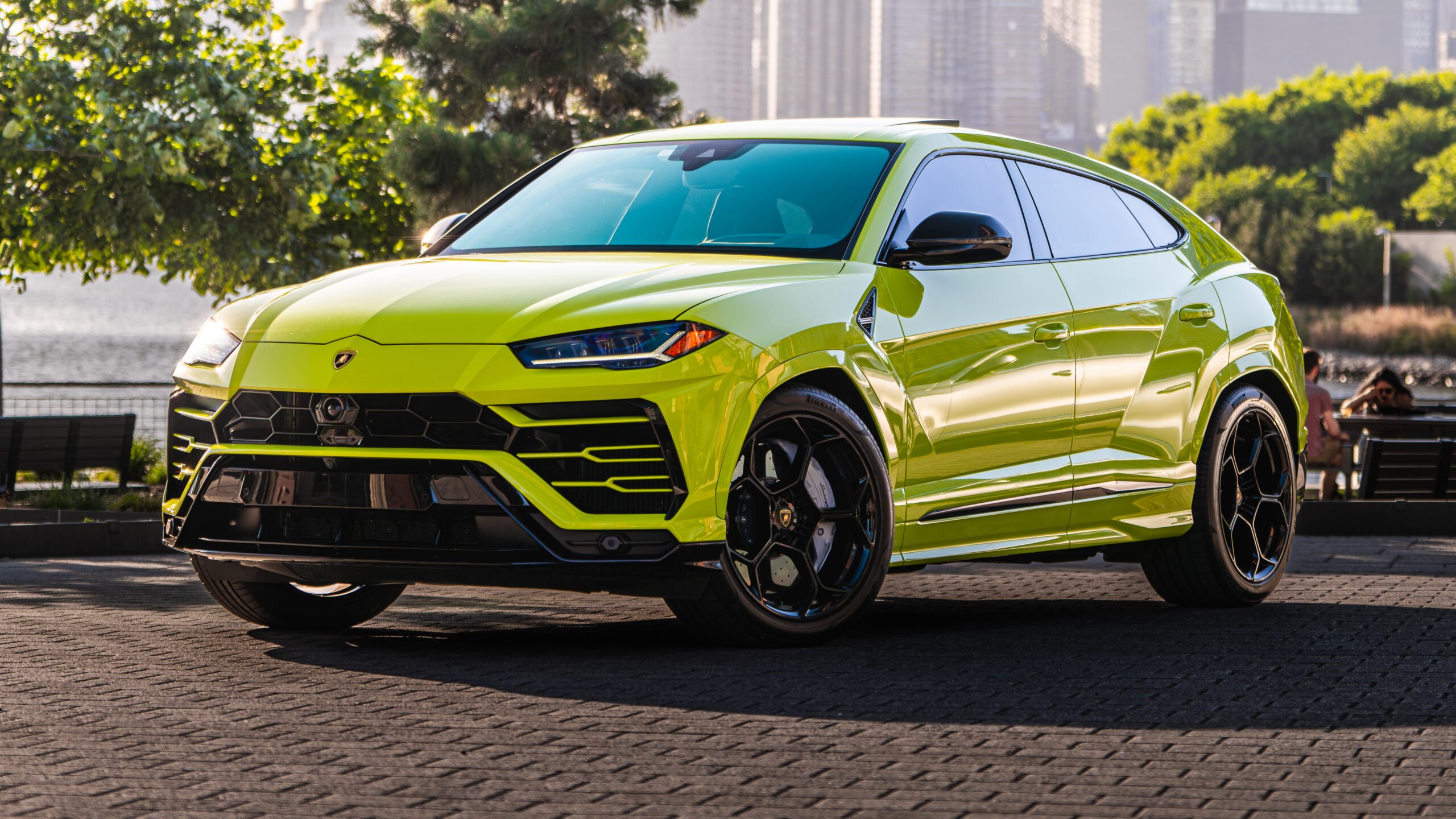 Lamborghini Urus - Front three-quarter